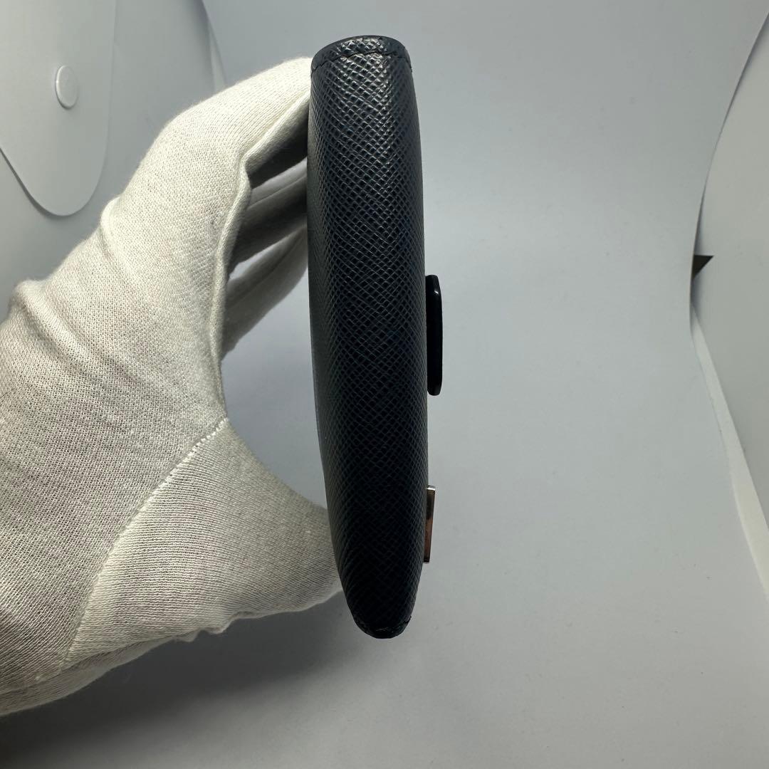 【SALE開催中】PRADA サフィアーノレザー 二つ折り財布 ネイビー