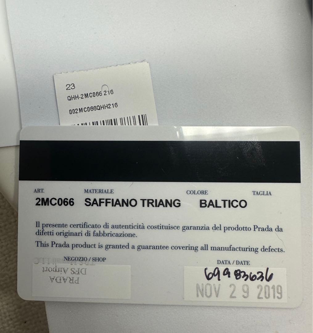 【SALE開催中】PRADA サフィアーノレザー 二つ折り財布 ネイビー