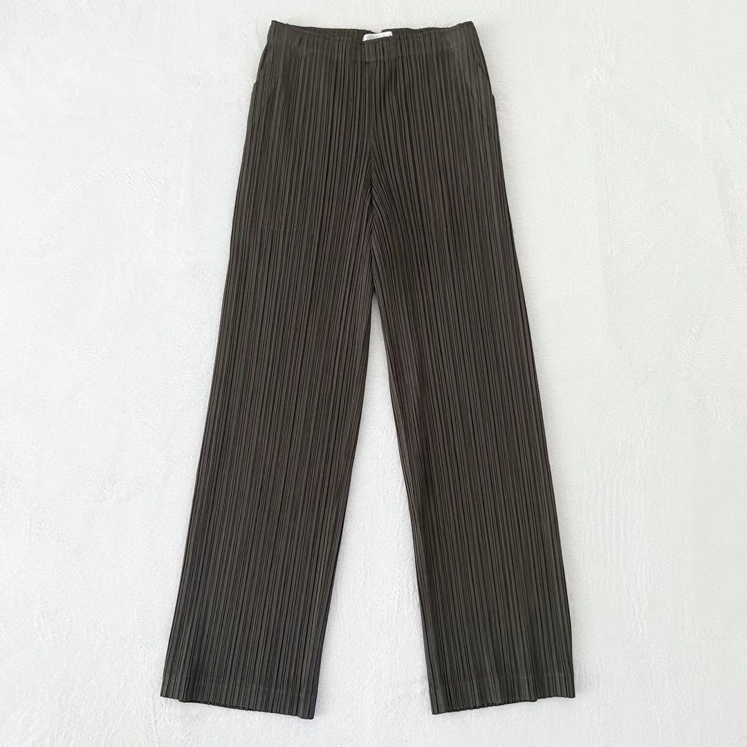 極美品　プリーツプリーズ イッセイミヤケ　ボトムス　ダークブラウン　0