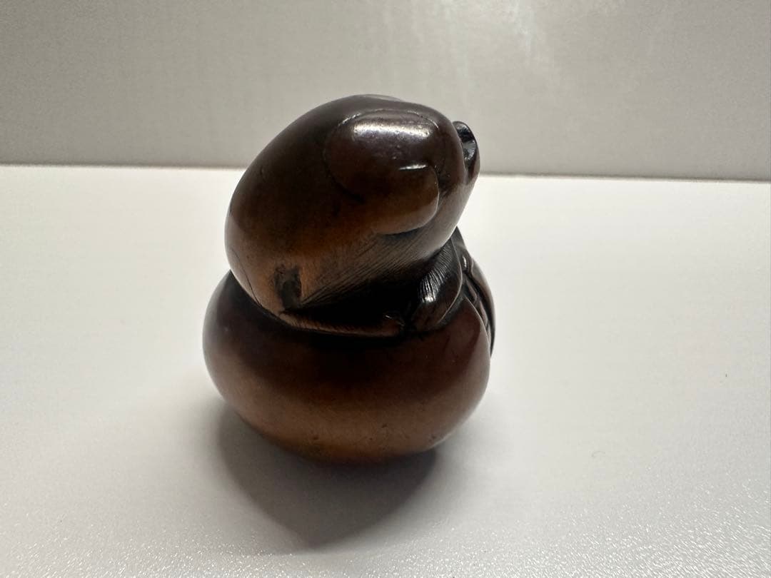根付(netsuke) 犬の根付　玉山作　木製　江戸時代
