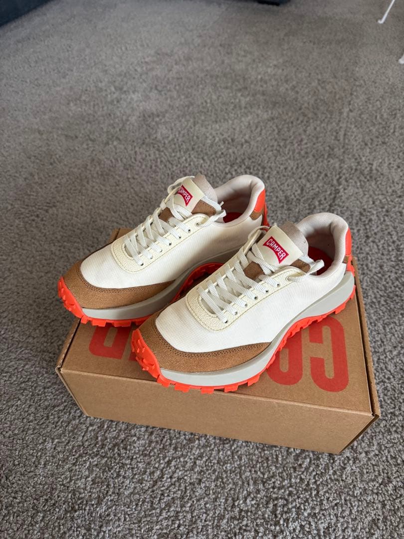 Camper スニーカー ホワイト/ベージュ/オレンジ