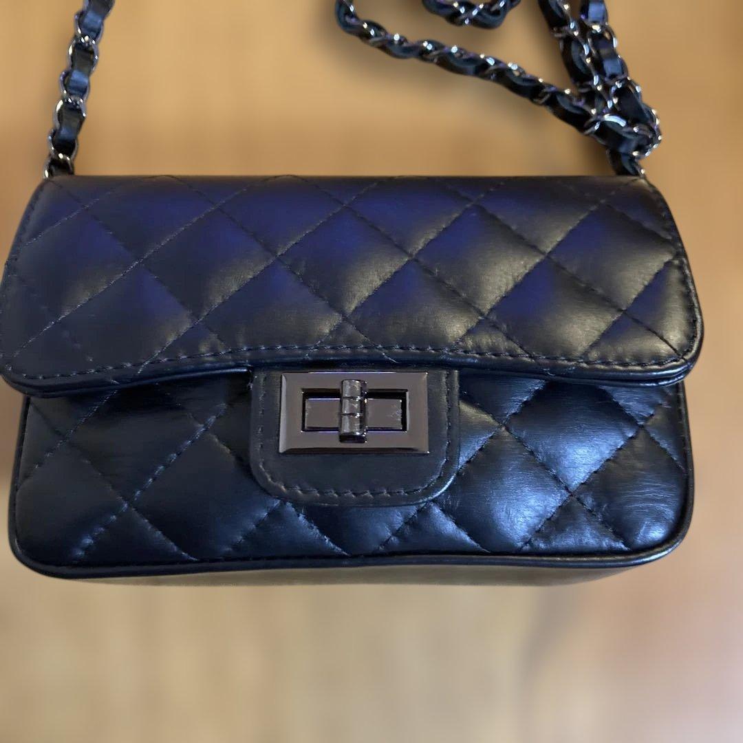 AULENTTI キルティングショルダーバッグ黒✖️シルバー