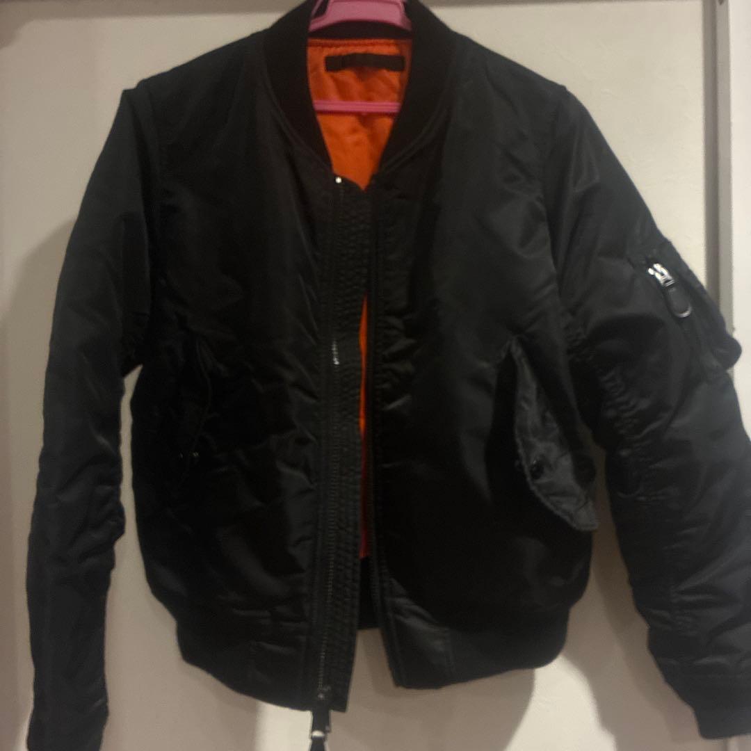 玲子アビレックスMA-1コマーシャルバックロゴ