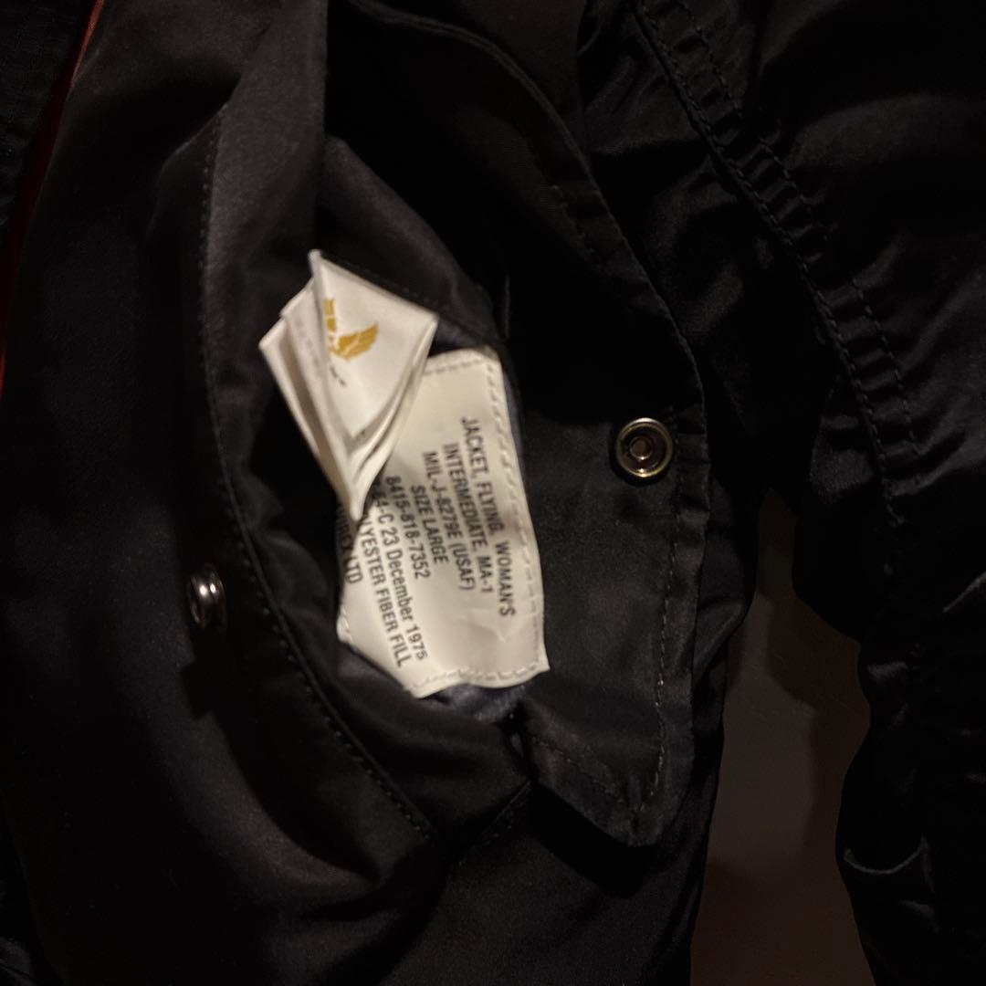 玲子アビレックスMA-1コマーシャルバックロゴ