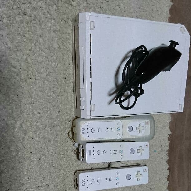 wiiの本体とカセットと付属品セット！