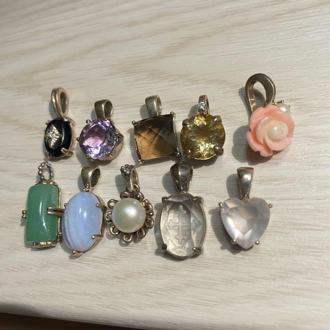 パリの蚤の市であつめたみたいな 　　ペンダントトップの会