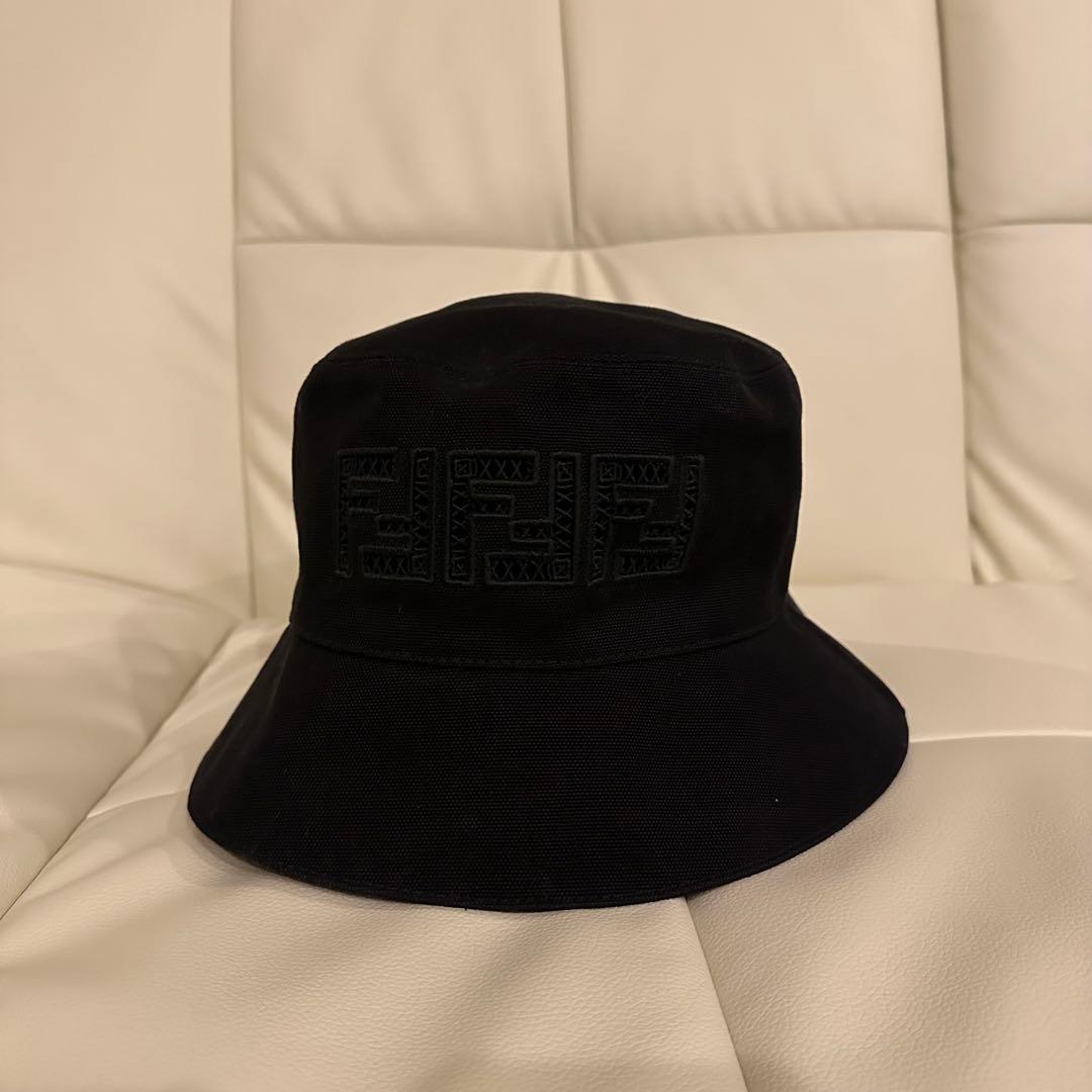 FENDI バケットハット ロゴ入り