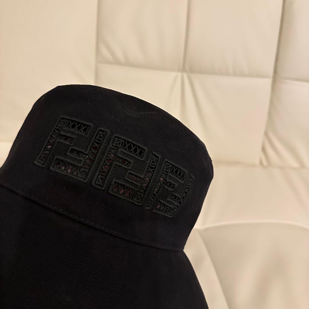 FENDI バケットハット ロゴ入り