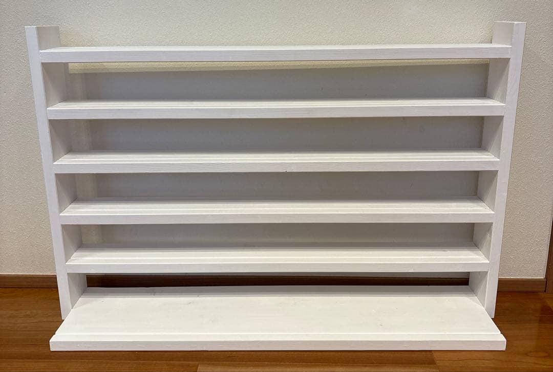 ゆ　トミカ収納棚6段　最下段幅広タイプ　白塗装　パイン材