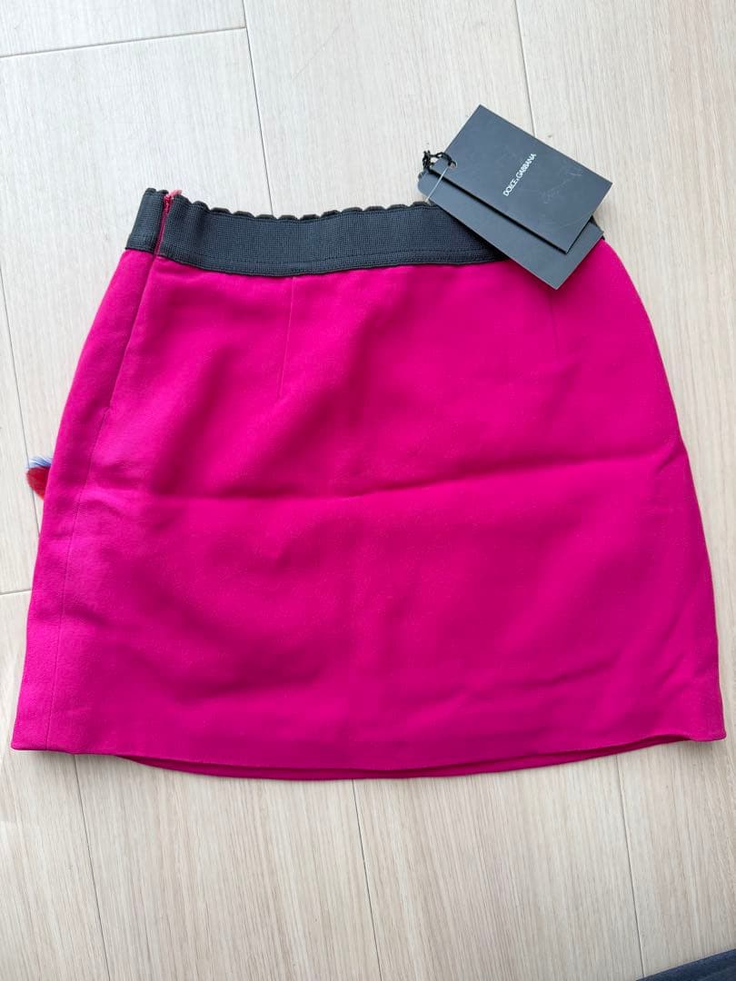 DOLCE&GABBANA 刺繍デザインのピンクスカート