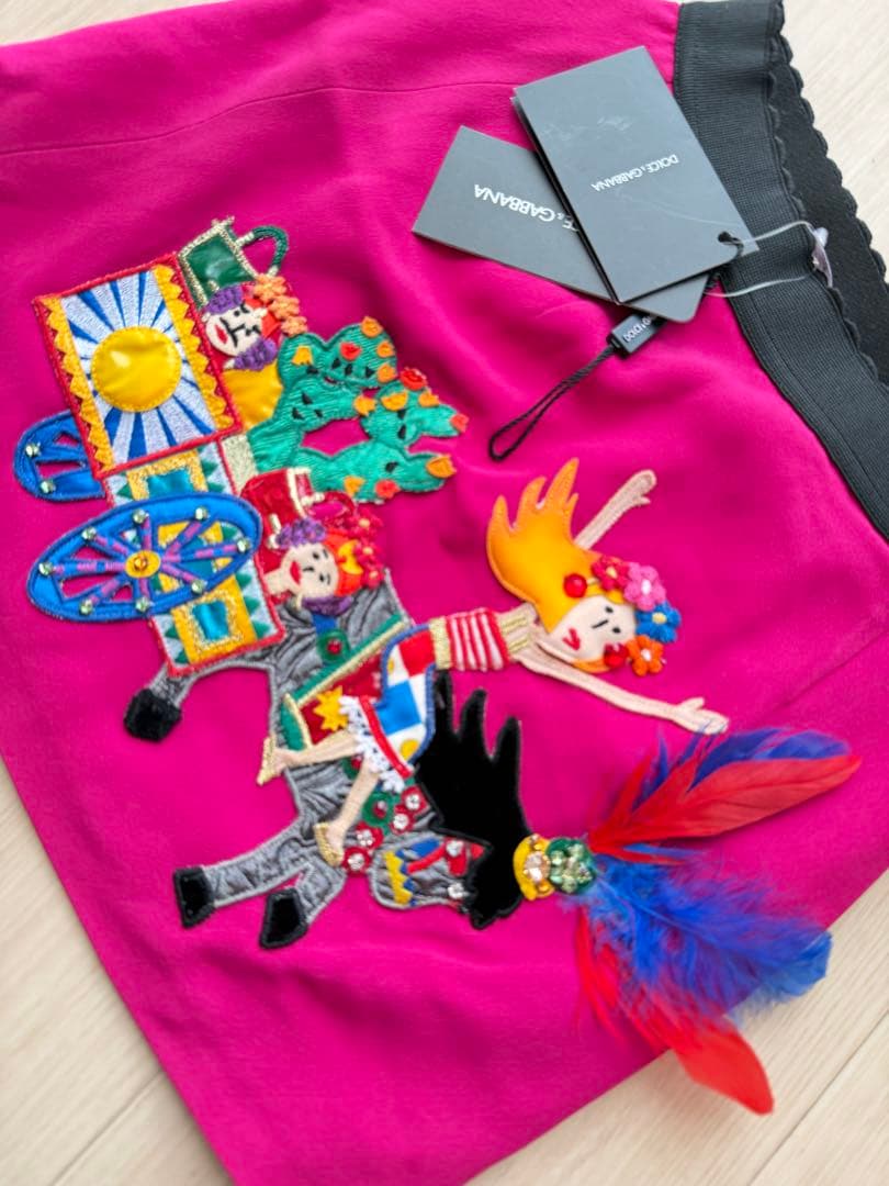 DOLCE&GABBANA 刺繍デザインのピンクスカート