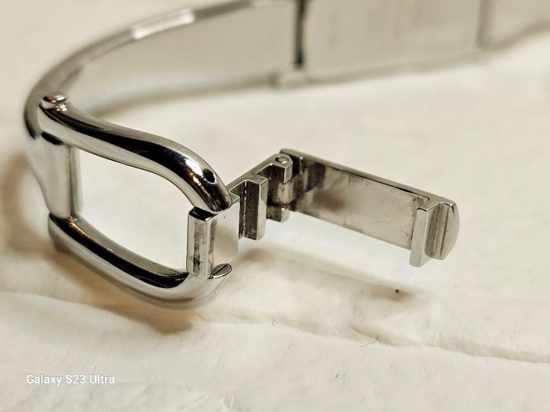 GUCCI グッチ 1500L レディース腕時計 シルバー バングルタイプ