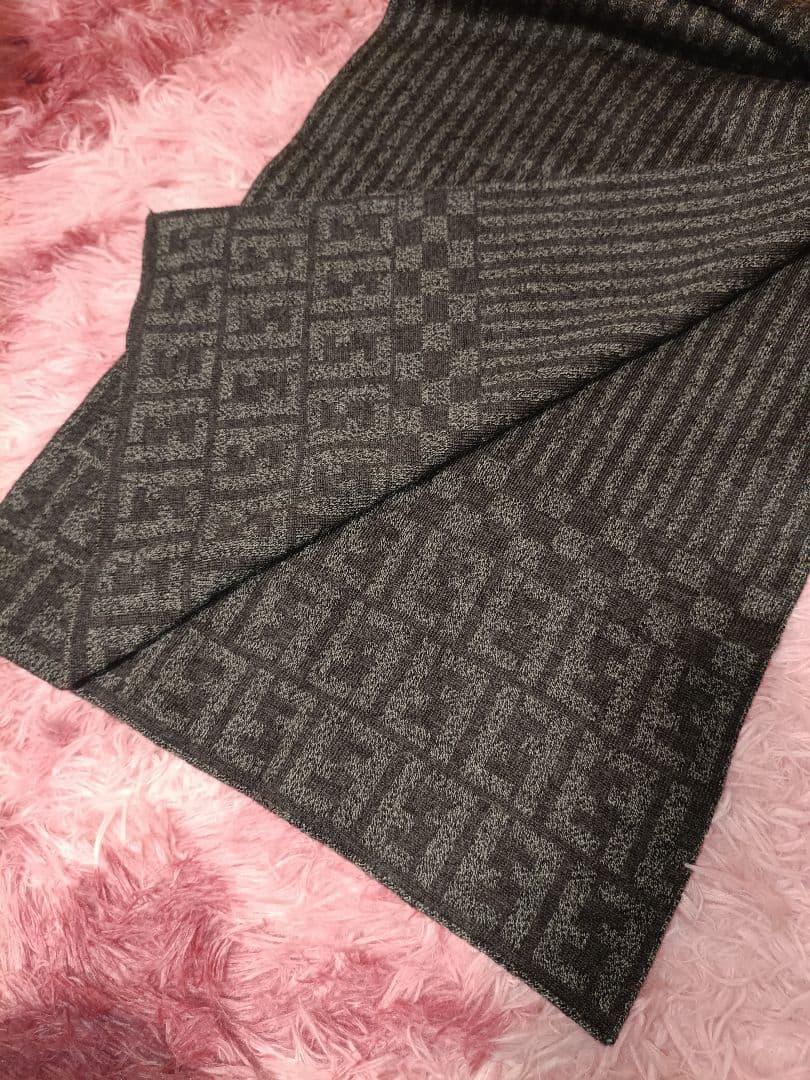 お買い得！FENDI フェンディ ズッカ柄 メンズマフラー