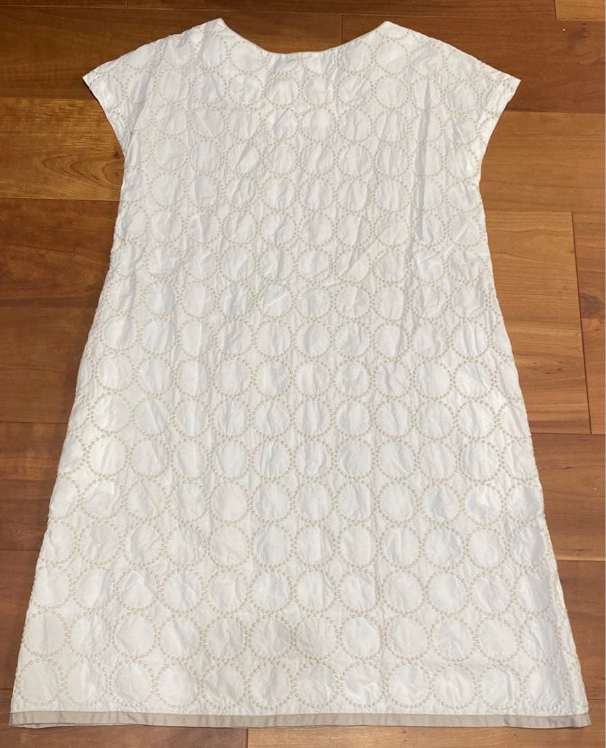 minä perhonen 刺繍入りホワイトチュニック 半袖