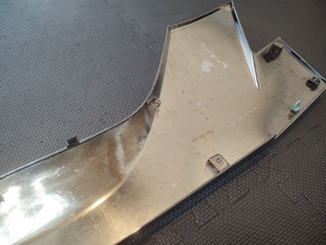 いすゞ純正　GIGA　ファイブスターギガ　ボンネットグリル　メッキパーツ　中古品