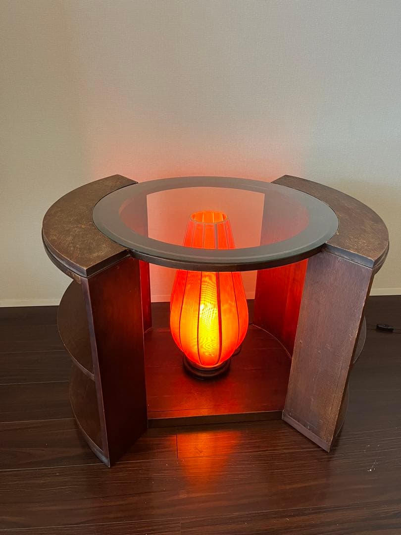 もち太郎　ベトナムにて購入　木製テーブル　アンティーク　　ガラス天板