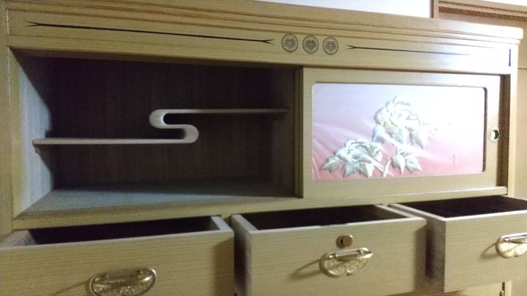 和風桐タンス ベージュ 花柄装飾