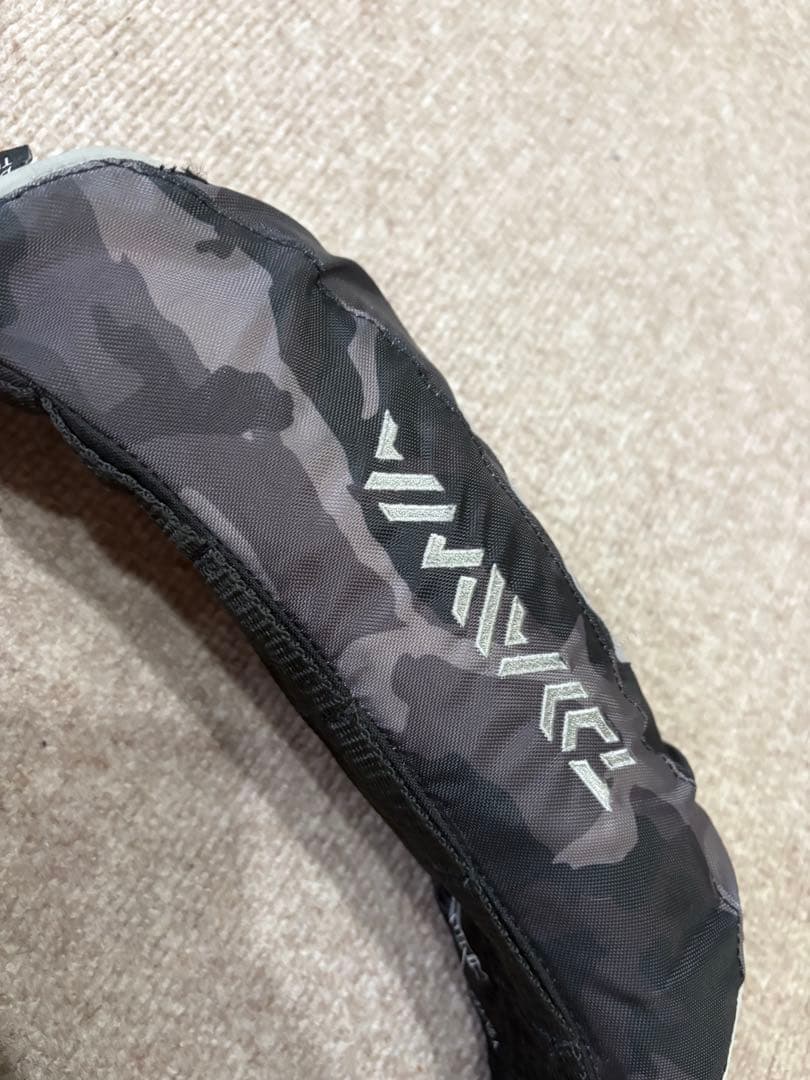 チヌ男　Daiwa ライフジャケット ウエストタイプ　カモフラ