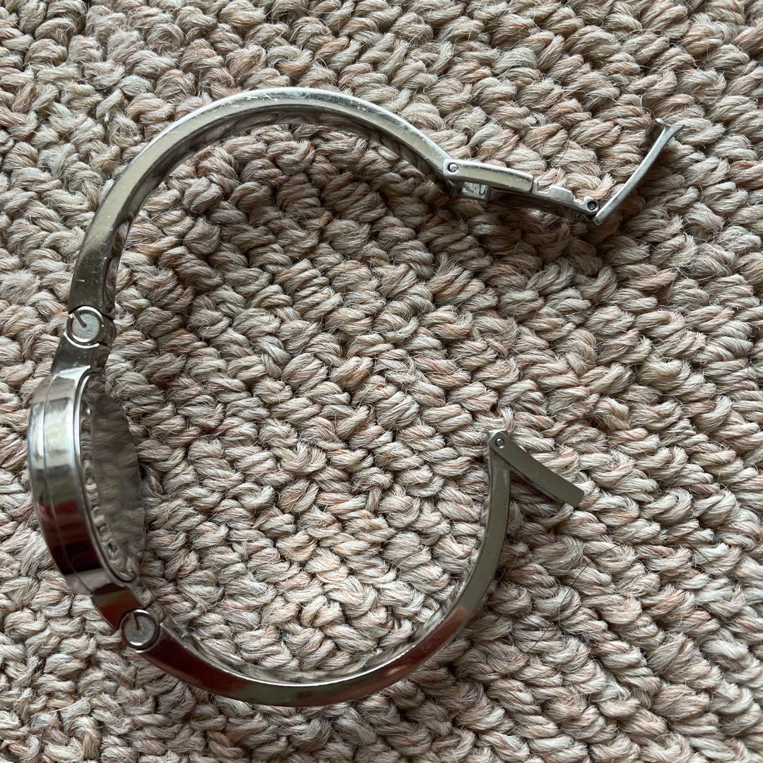 GUCCI 腕時計シルバー箱付き　電池切れ