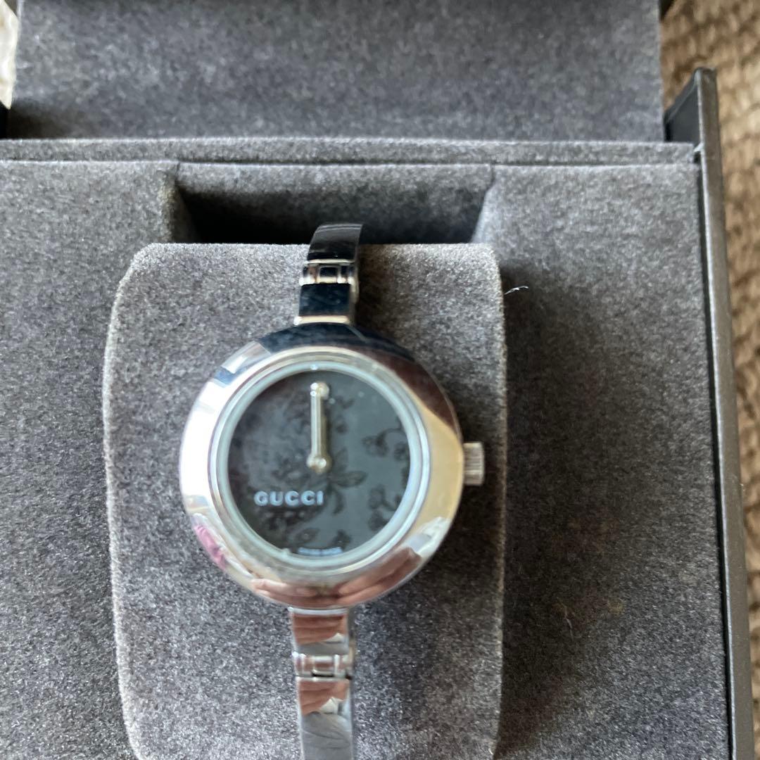 GUCCI 腕時計シルバー箱付き　電池切れ