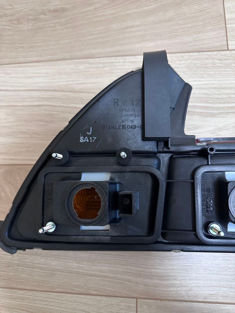 33501-SL0-013 右側テールランプ ユニット　赤