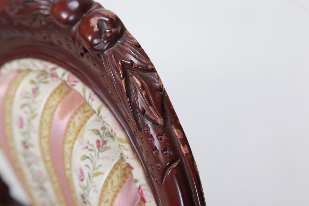 ロココ調アンティーク装飾的なカウチ ピンクストライプ