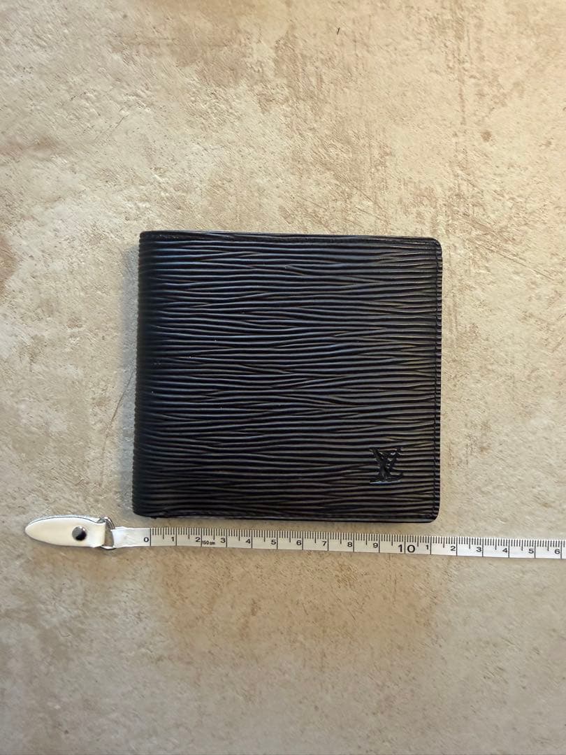 ルイヴィトン エピ 二つ折り財布 ブラック メンズ