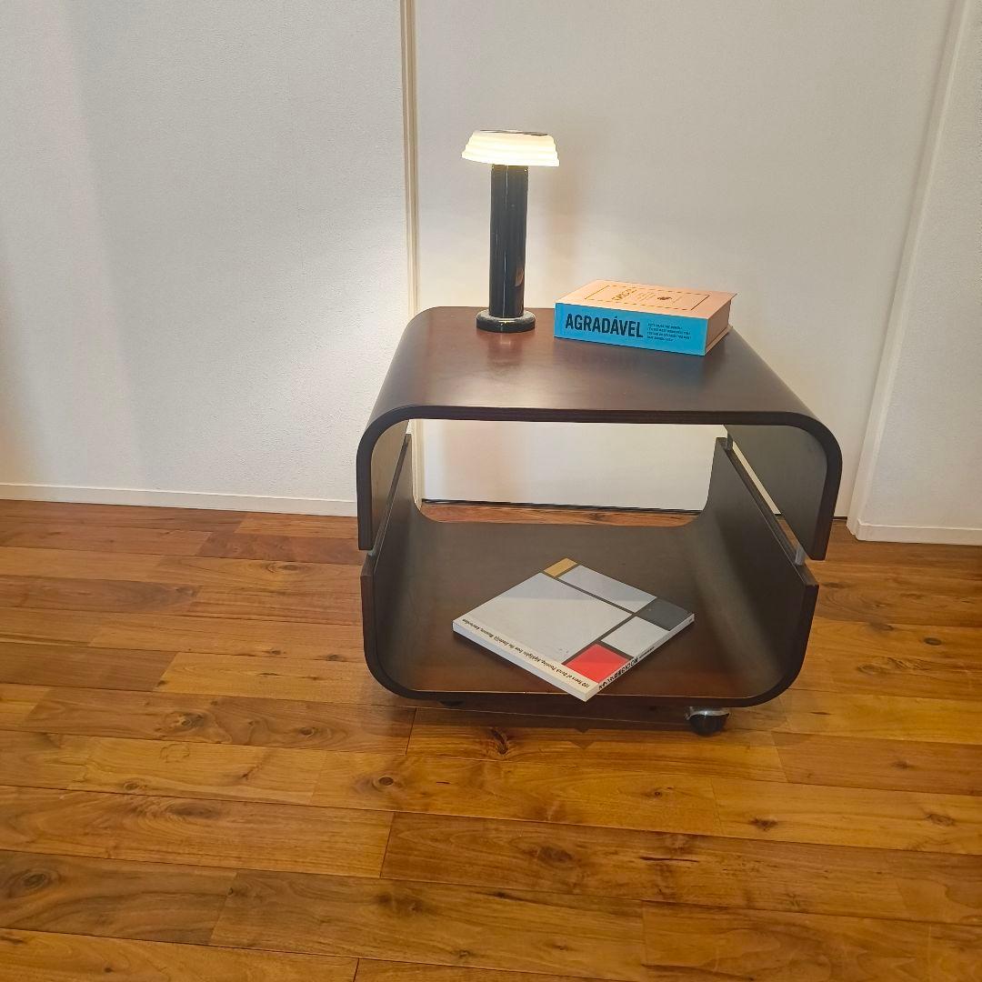 ミッドセンチュリー　ブラウン　木製サイドテーブル ボールキャスター付き　曲げ木