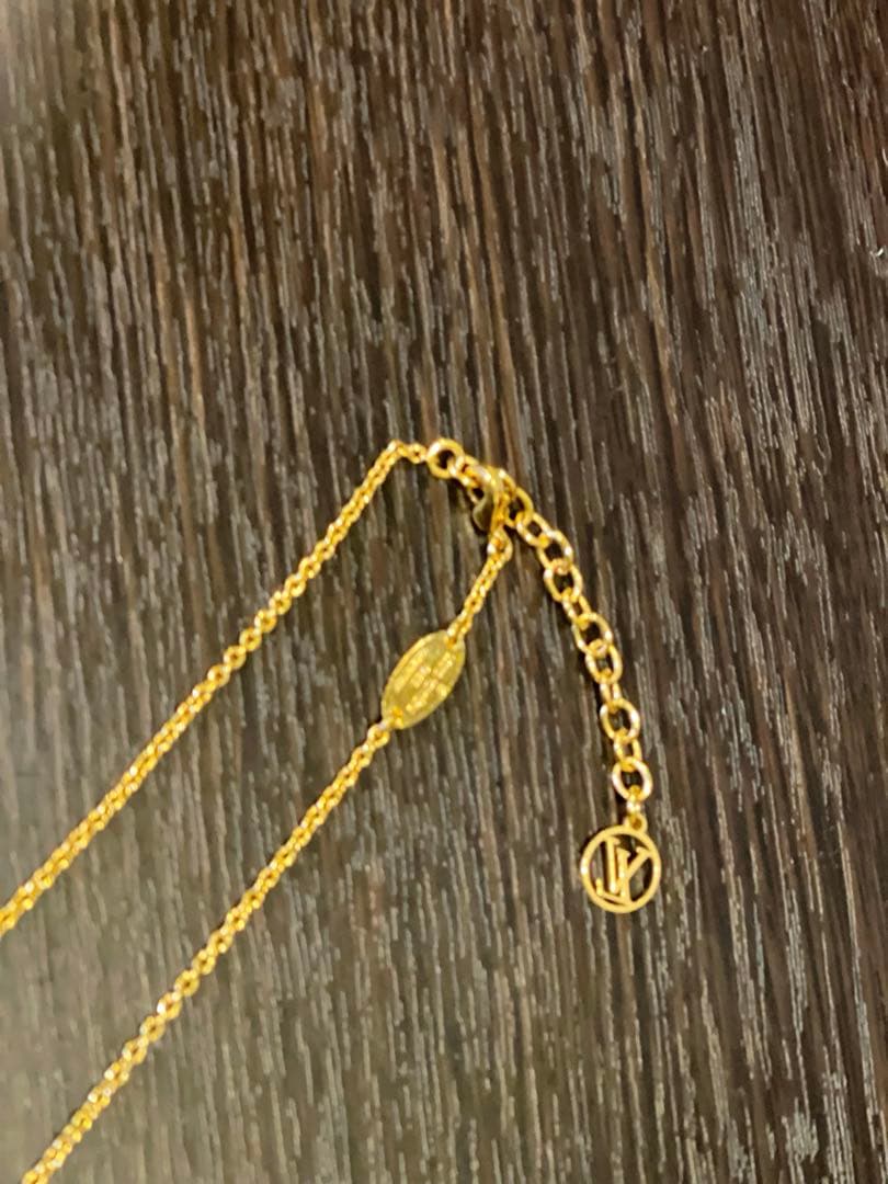 ゴールド V字型 ネックレス