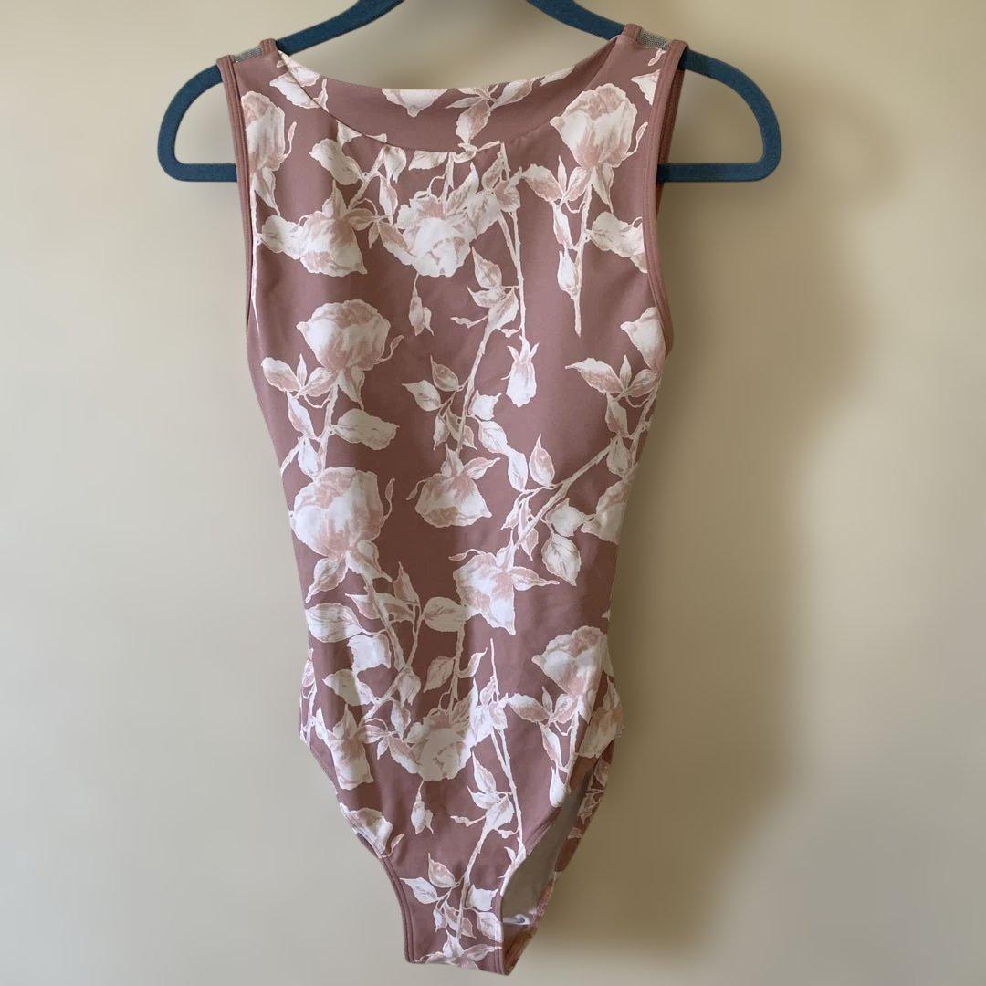 ［新品］eleve 花柄レオタード Mサイズ