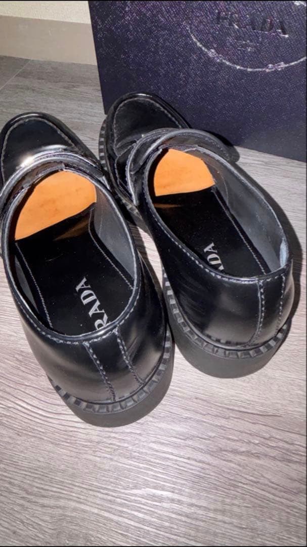 プラダ　チョコレート ブラッシュドレザー　9.5 2DE127