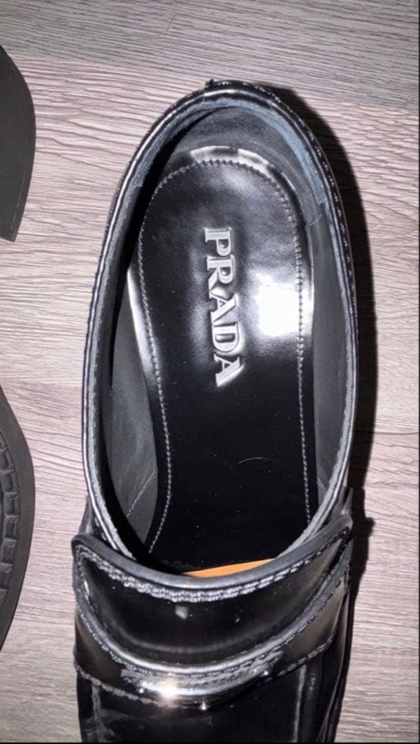 プラダ　チョコレート ブラッシュドレザー　9.5 2DE127