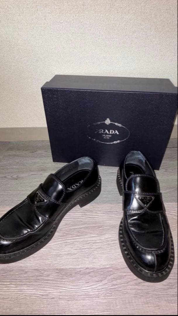 プラダ　チョコレート ブラッシュドレザー　9.5 2DE127