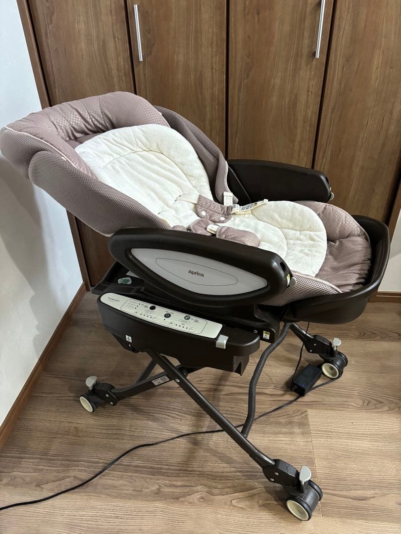 Aprica アップリカ ユラリズム オート ネオカンタービレ （BE）