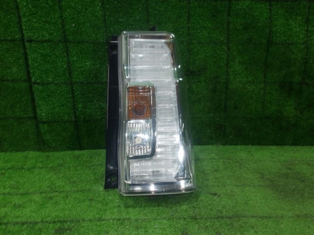 タント　LA600S 右テールランプ　クリアテール　カスタム