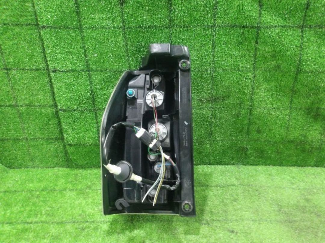 タント　LA600S 右テールランプ　クリアテール　カスタム