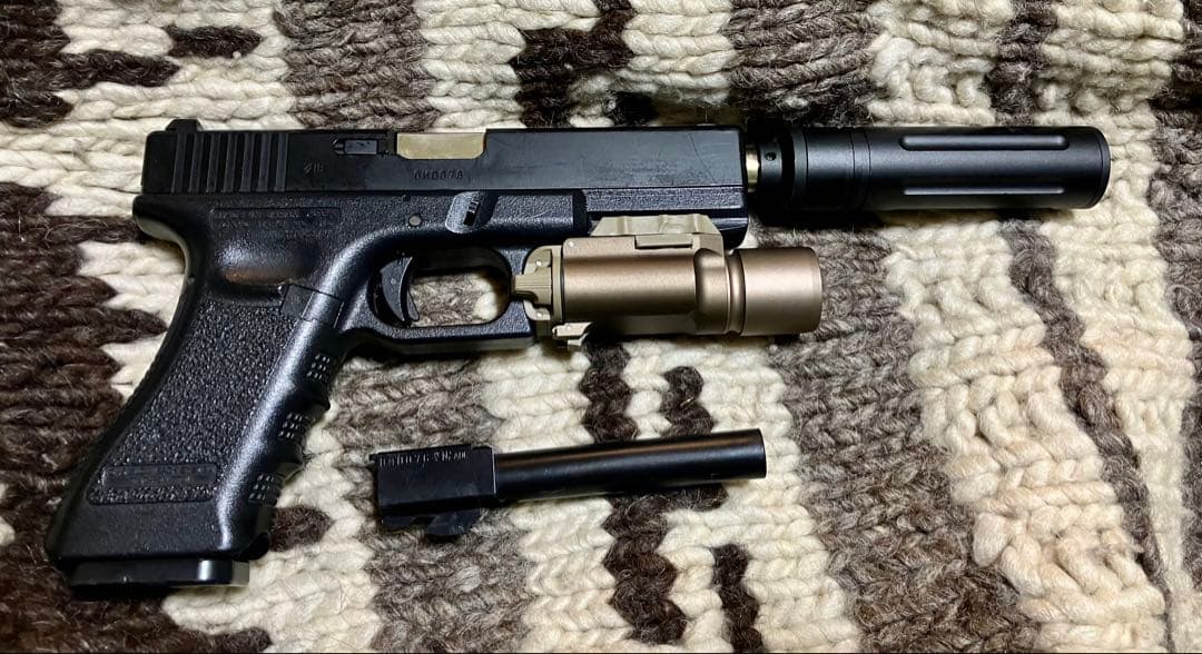 東京マルイ　ガスブローバックハンドガン　グロック17 gen3 カスタム　中古