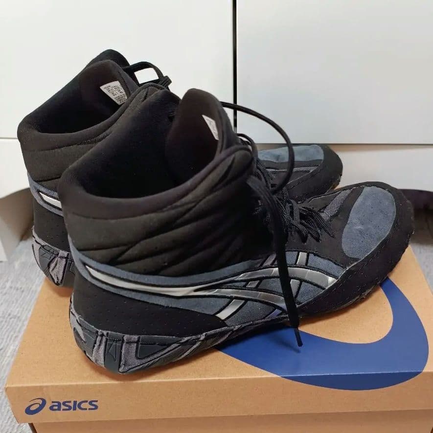 ボクシング asics AGGRESSOR 6