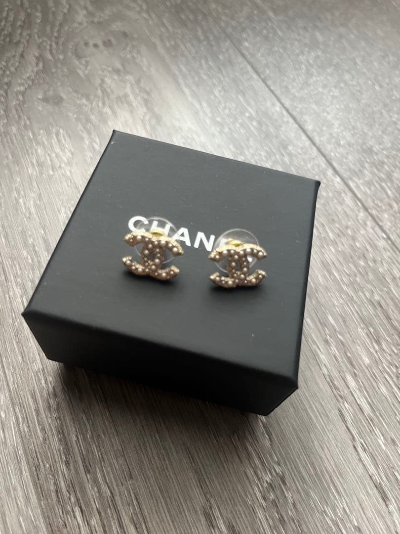 CHANEL ゴールド CCロゴ ピアス 箱付き