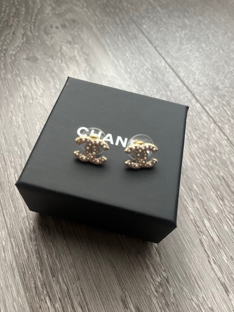 CHANEL ゴールド CCロゴ ピアス 箱付き