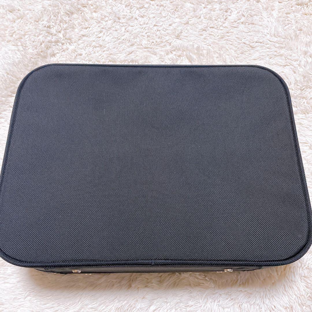 美品　アニエスベーボヤージュ　アタッシュケース　ロゴ　ブラック　チャーム