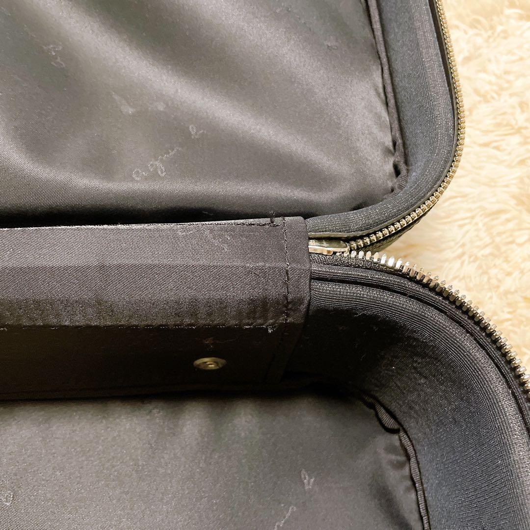 美品　アニエスベーボヤージュ　アタッシュケース　ロゴ　ブラック　チャーム