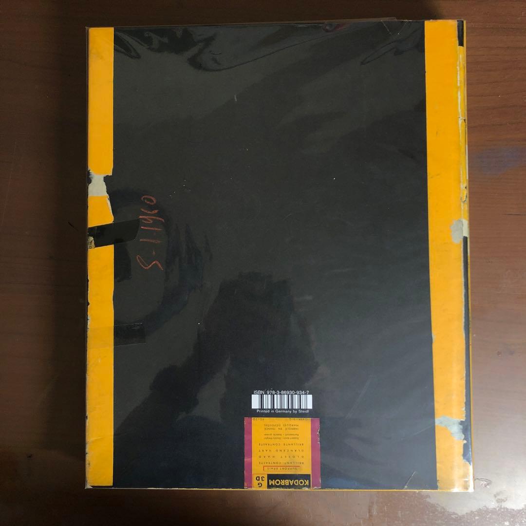 ギィ・ブルダン Guy Bourdin: Untouched (洋書)