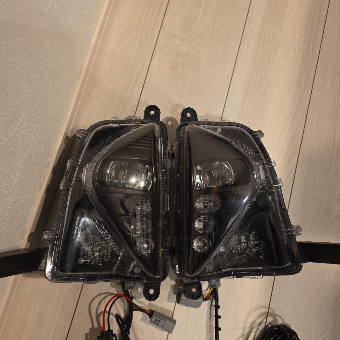 50　プリウス　前期　フォグランプ　H11バルブ交換式　3連RBG