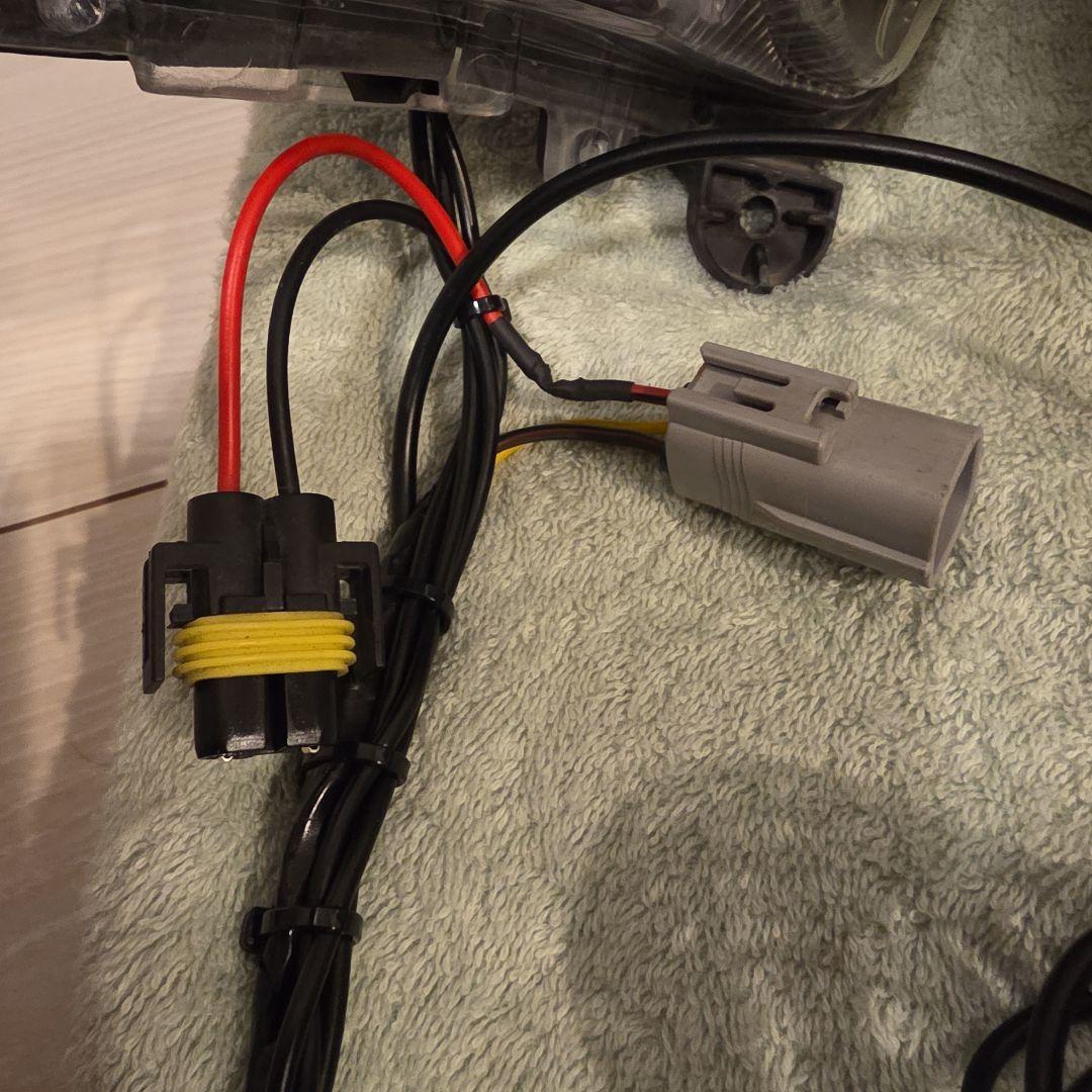 50　プリウス　前期　フォグランプ　H11バルブ交換式　3連RBG