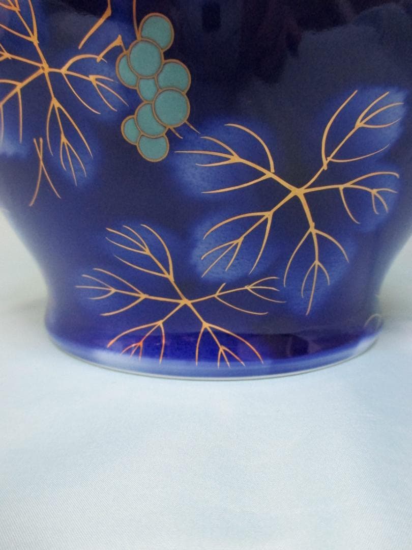 有田焼　深川製磁　金彩　瑠璃　葡萄　花瓶