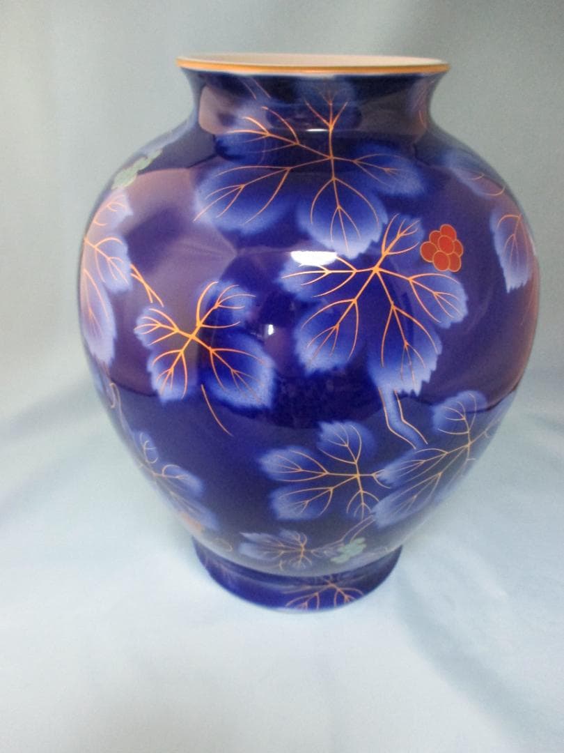 有田焼　深川製磁　金彩　瑠璃　葡萄　花瓶