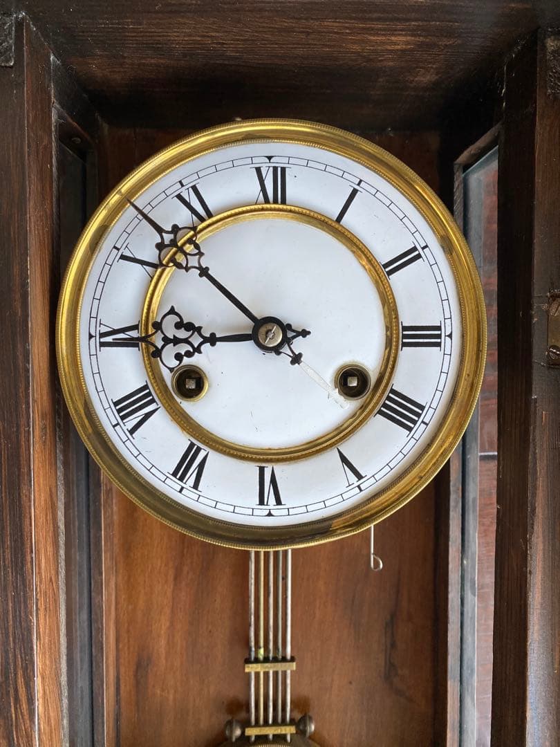 古い掛時計（機械式）