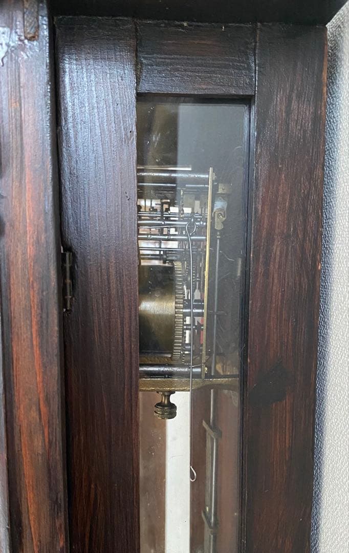 古い掛時計（機械式）