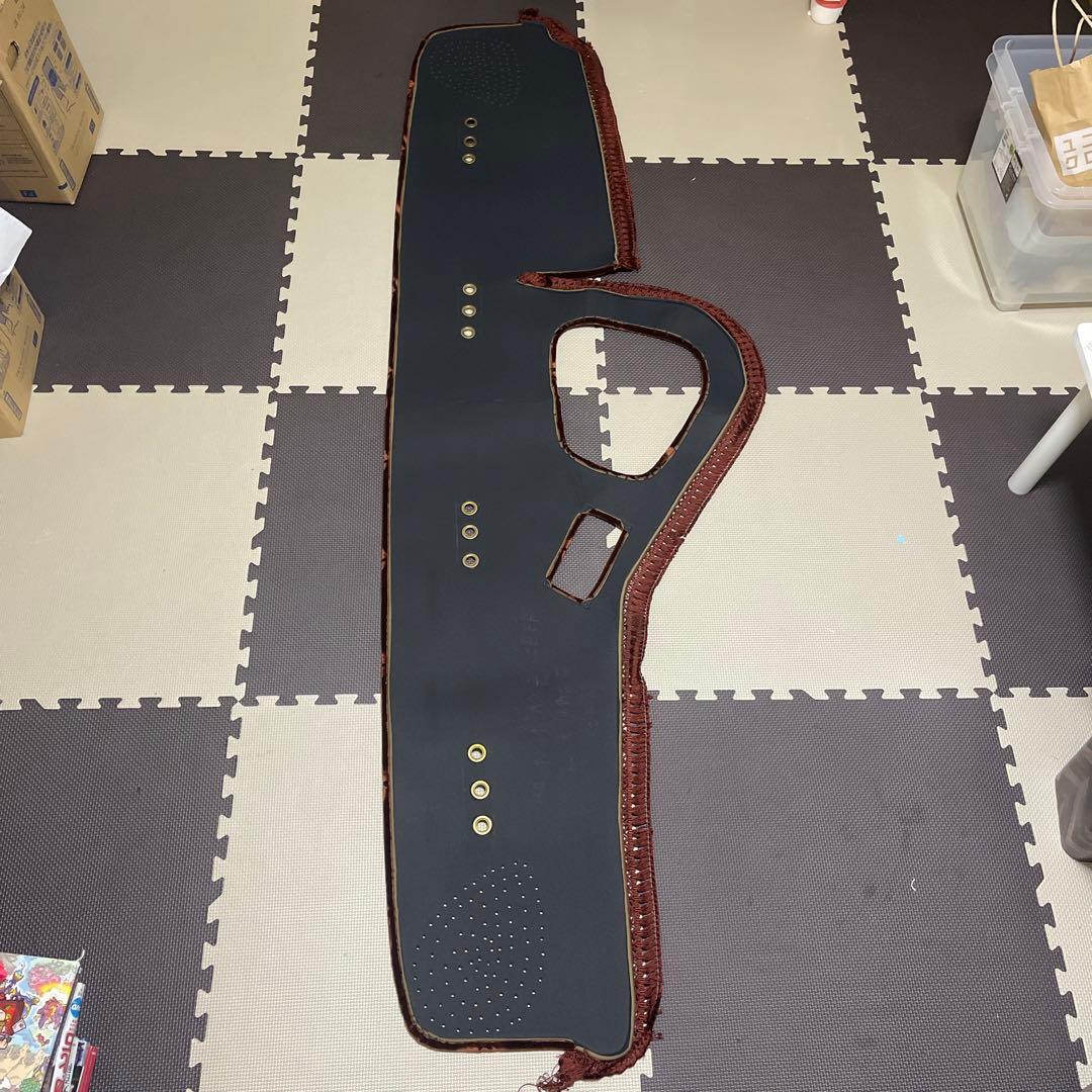 FH ボルボトラック　ダッシュマット　コスモスブラウン